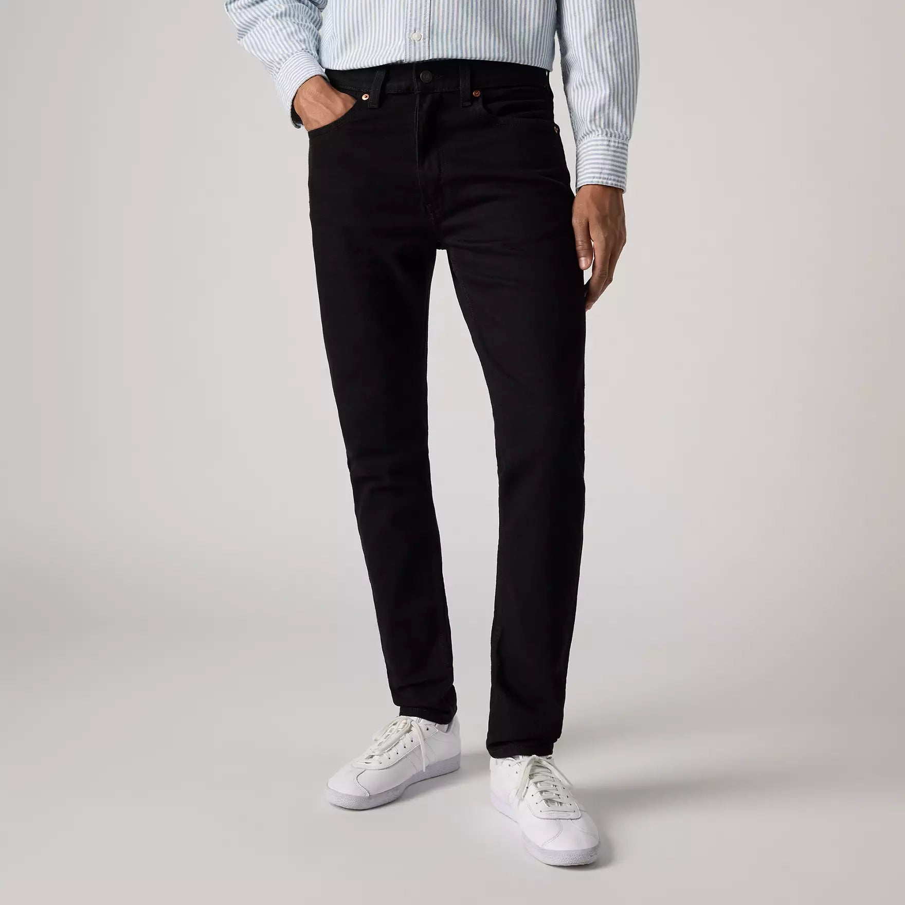 515 Slim Fit Straight Blacks