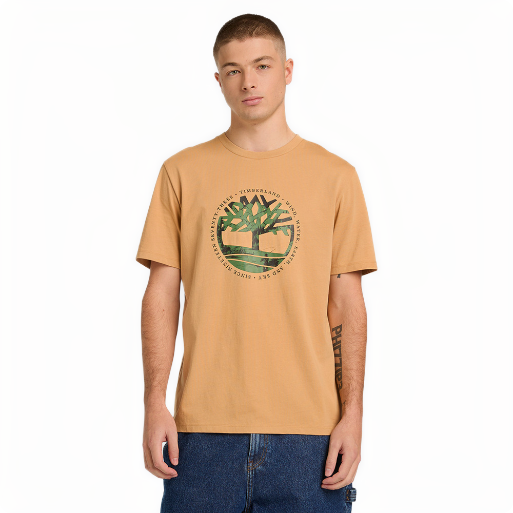 TREE LOGO LAKE HOUSE GRAPHIC TEE LIGHT WHEAT BOOT